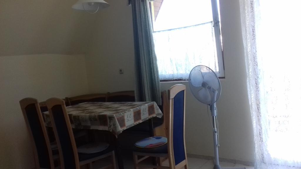Apartmanhaz Balatonfenyves 아파트 외부 사진